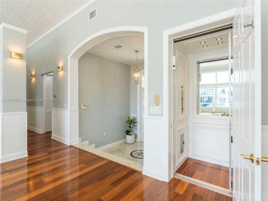 Interior, Pendant Lights, Recessed Lighting, Wood Texture Flooring