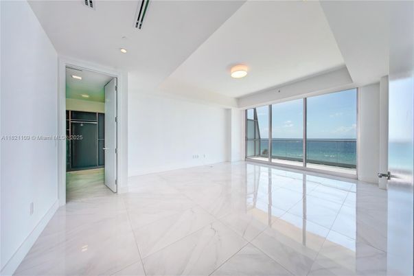 Empty room, Interior, Marble, Recessed Lighting, Water