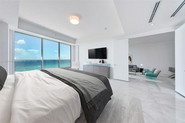 Bedroom, Interior, Marble, Recessed Lighting, Water