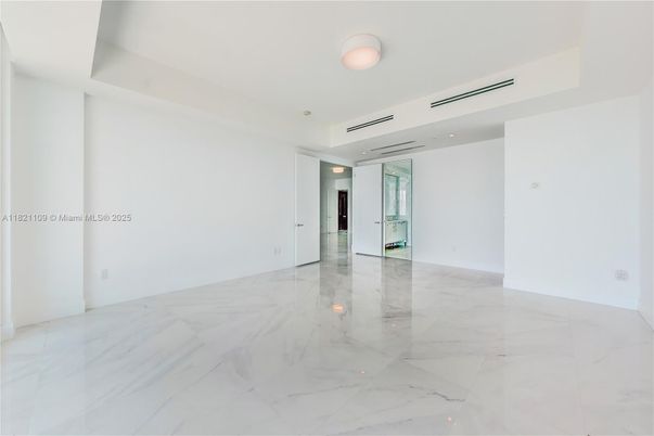 Empty room, Interior, Marble, Recessed Lighting