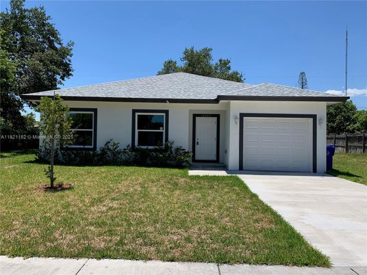 Attached, Exterior, Facade, Ranch