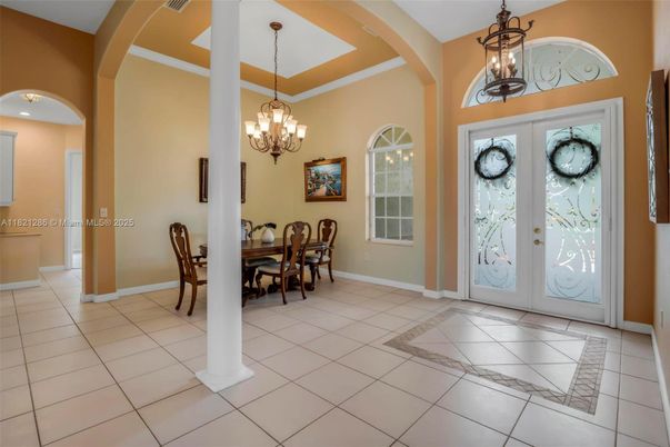 Chandelier, Dining room, Interior, Pendant Lights