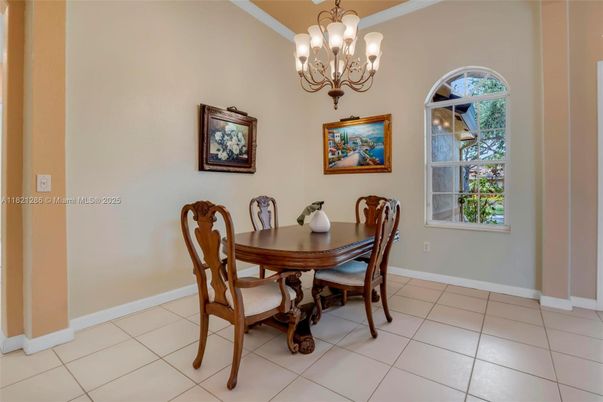 Chandelier, Dining room, Interior
