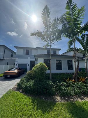 Attached, Exterior, Facade, Modern