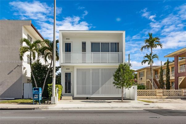Exterior, Facade, Modern