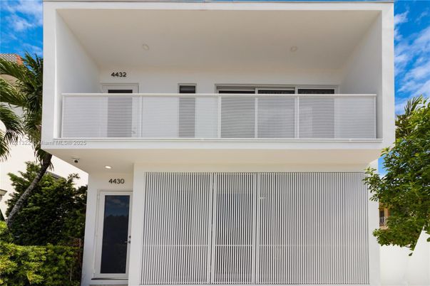 Exterior, Facade, None