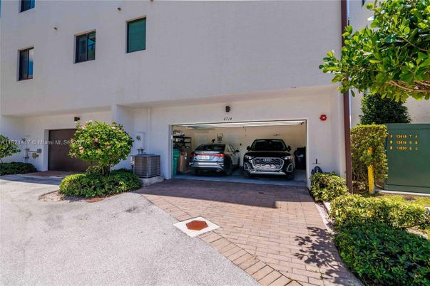 Exterior, Garage
