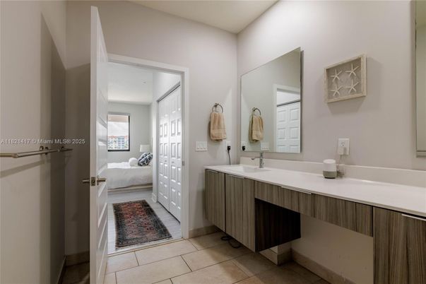 Bathroom, Bedroom, Dual Sink Vanities, Interior