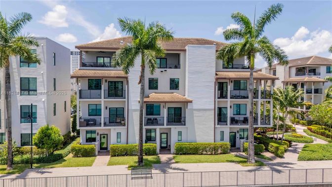 Exterior, Facade, Condo Building
