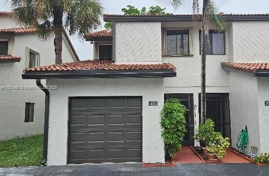 Attached, Exterior, Facade, Spanish Mediterranean