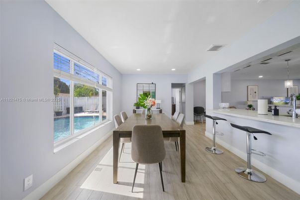 Dining room, Interior, Kitchen, Pendant Lights, Recessed Lighting, Wood Texture Flooring