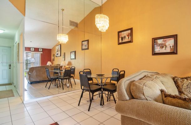 Chandelier, Dining room, Interior, Pendant Lights