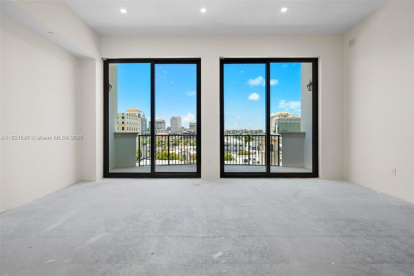 Empty room, Interior, Recessed Lighting
