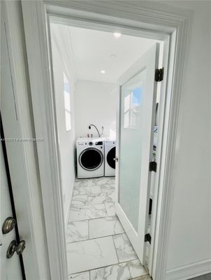 Interior, Marble, Recessed Lighting, Washer
