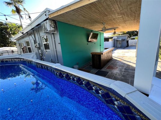 Exterior, Pool