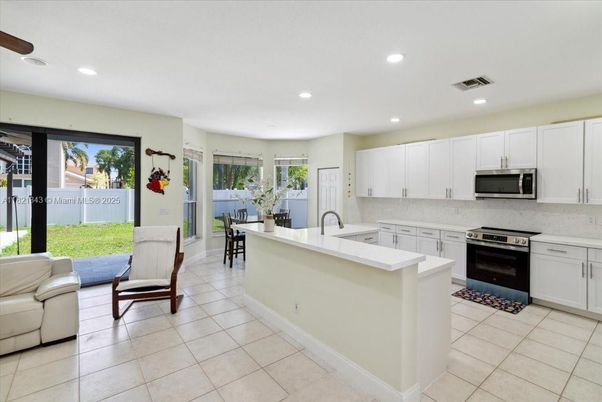 Dining room, Interior, Kitchen, Recessed Lighting, Stainless Steel Appliances
