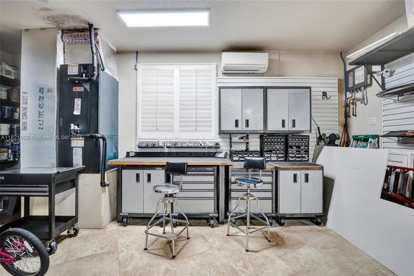 Home Office, Interior