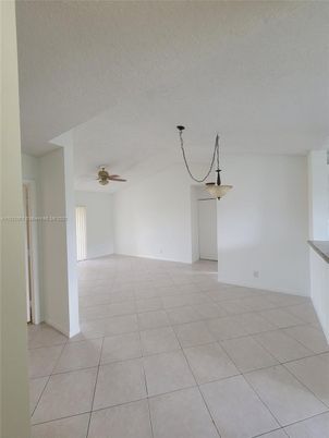 Empty room, Interior, Pendant Lights