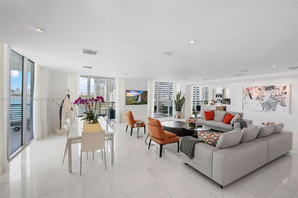 Dining room, Interior, Living room, Recessed Lighting
