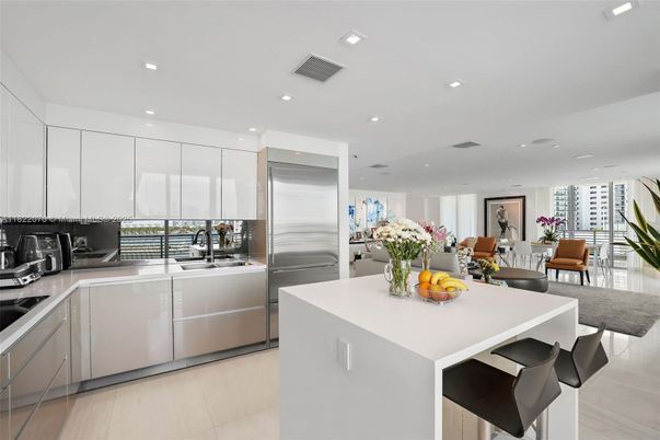 Dining room, Interior, Kitchen, Recessed Lighting, Stainless Steel Appliances