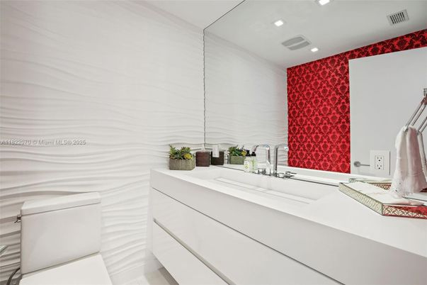 Bathroom, Interior, Recessed Lighting