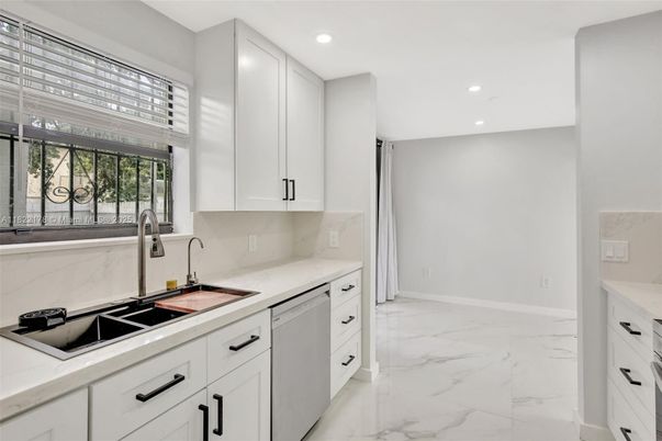 Interior, Kitchen, Marble, Recessed Lighting