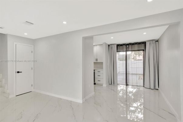 Empty room, Interior, Marble, Recessed Lighting