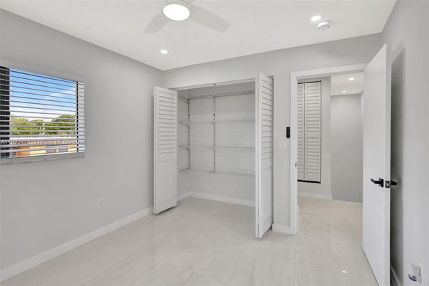 Empty room, Interior, Recessed Lighting, Walk-in Closets