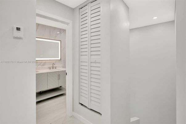 Bathroom, Interior, Marble, Recessed Lighting