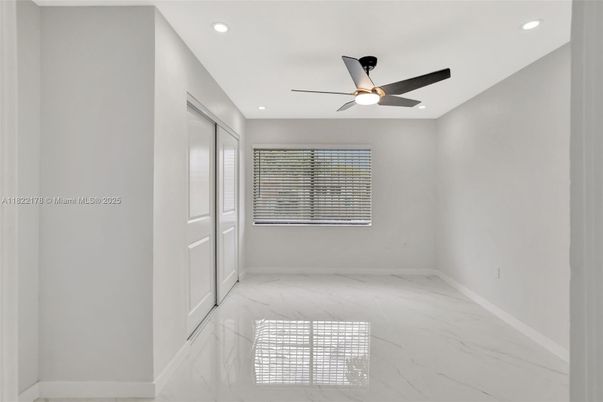 Empty room, Interior, Marble, Recessed Lighting