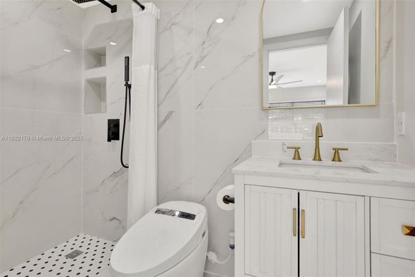 Bathroom, Interior, Marble Walls, Recessed Lighting