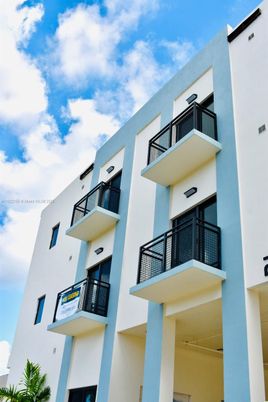 Exterior, Facade, None