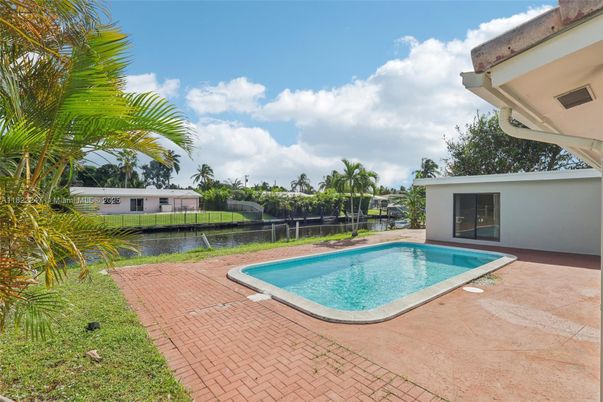 Exterior, Pool, Water