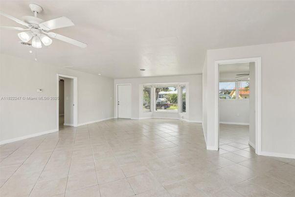 Empty room, Interior