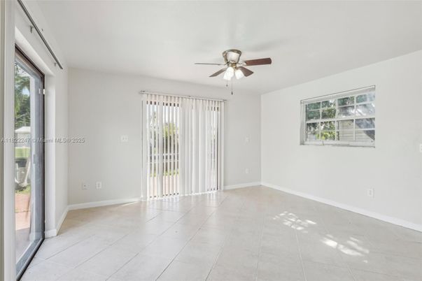 Empty room, Interior