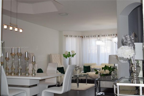 Dining room, Interior, Living room, Pendant Lights