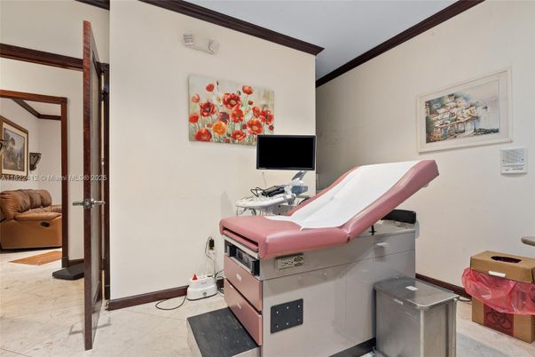 Home Office, Interior