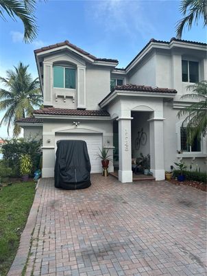 Attached, Exterior, Facade, Mediterranean