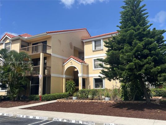 Exterior, Facade, Mediterranean