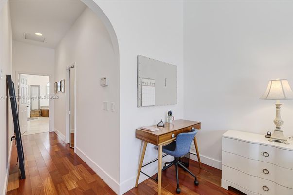 Home Office, Interior, Recessed Lighting, Wood Texture Flooring