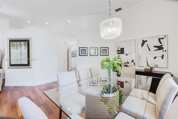 Chandelier, Dining room, Interior, Recessed Lighting, Wood Texture Flooring