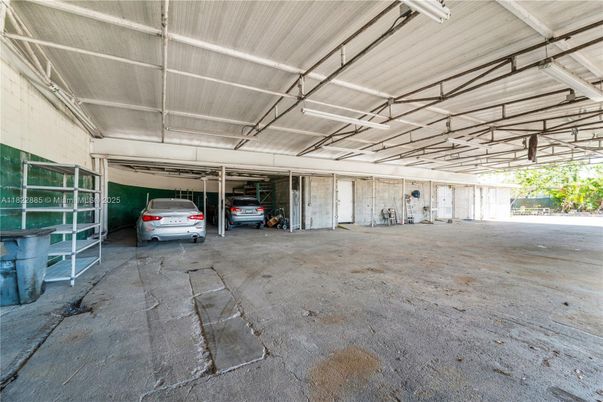 Garage, Interior