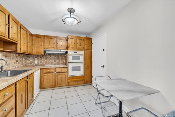 Dining room, Interior, Kitchen, Tile Countertops