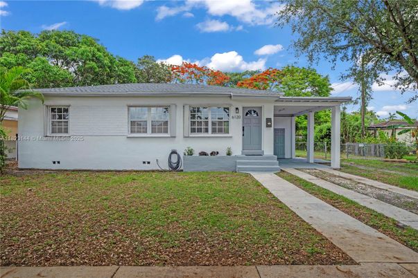 Backyard, Exterior, Facade, Ranch