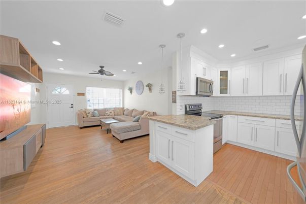 Interior, Kitchen, Living room, Pendant Lights, Recessed Lighting, Wood Texture Flooring