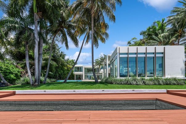 Backyard, Exterior, Facade, Modern