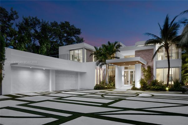 Attached, Backyard, Exterior, Facade, Modern