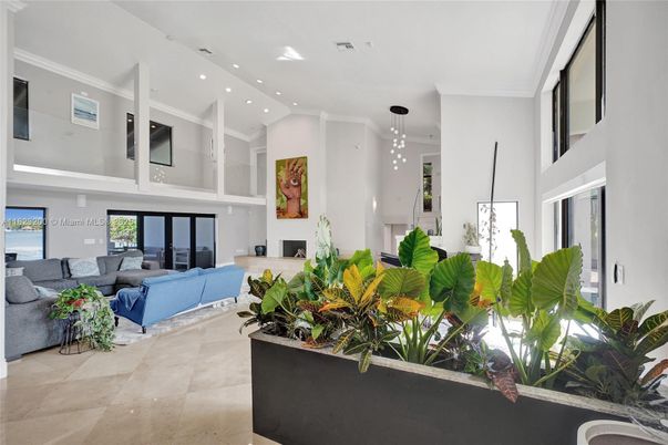 Interior, Living room, Pendant Lights, Recessed Lighting