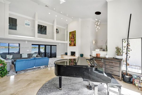 Interior, Living room, Pendant Lights, Piano, Recessed Lighting, Water