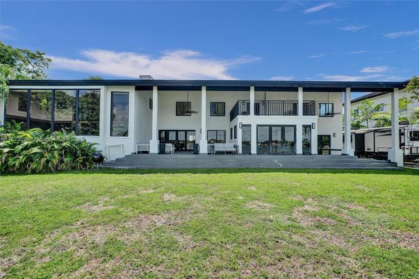 Backyard, Exterior, Facade, Modern